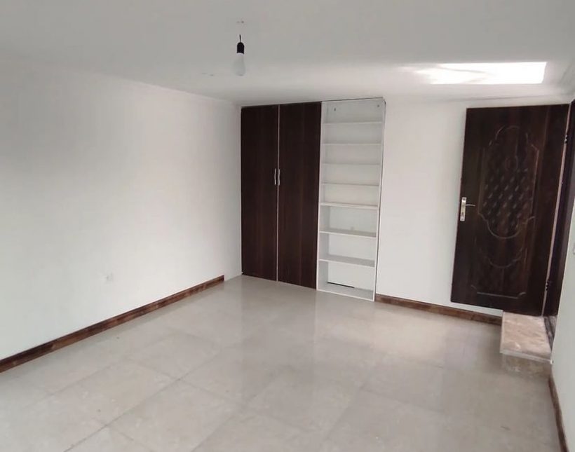 خرید ویلای نیم پیلوت خوش ساخت و سر سبز | 260 متر