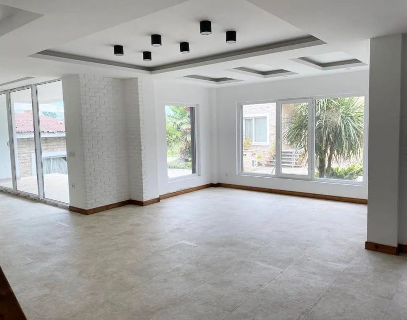 خرید ویلا مهندسی ساز مدارک تکمیل | ۳۸۰ متر