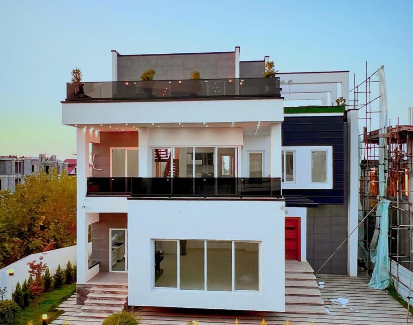 خرید ویلای تریپلکس نما مدرن جنگلی چمستان | ۳۰۰ متر