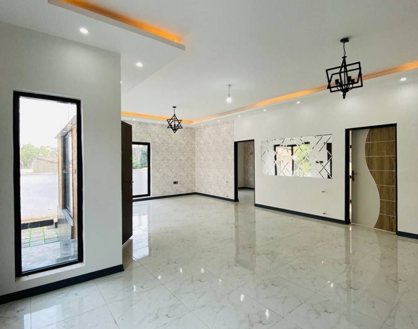 خرید ویلا نیم پیلوت 300 متری نما سنگ امیرآباد | 300 متر