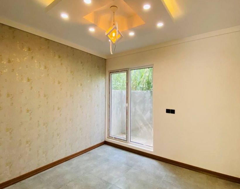 خرید ویلا نیم پیلوت 300 متری نما سنگ امیرآباد | 300 متر