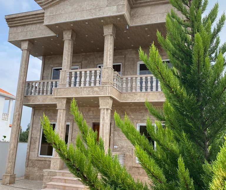 فروش ویژه ویلا نمای کلاسیک | ۲۷۹ متر