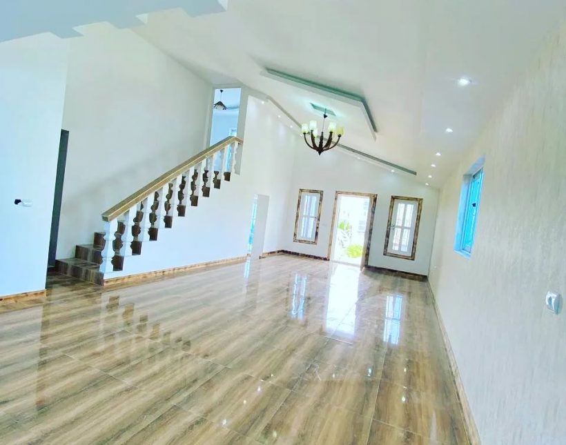 خرید ویلا نیم پیلوت 250 متری نما آجری مدرن نور | ۲۵۰ متر