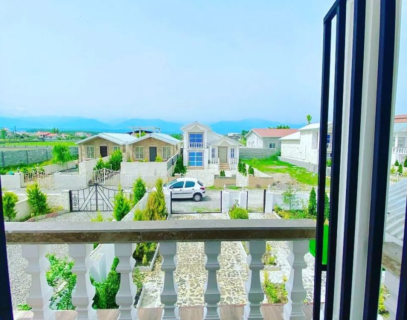 خرید ویلا نیم پیلوت 250 متری نما آجری مدرن نور | ۲۵۰ متر