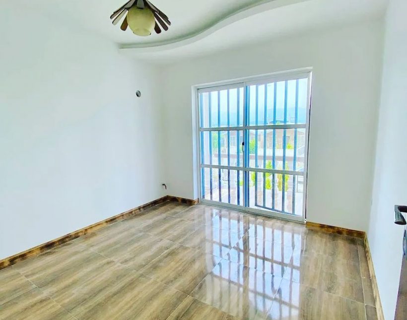 خرید ویلا نیم پیلوت 250 متری نما آجری مدرن نور | ۲۵۰ متر