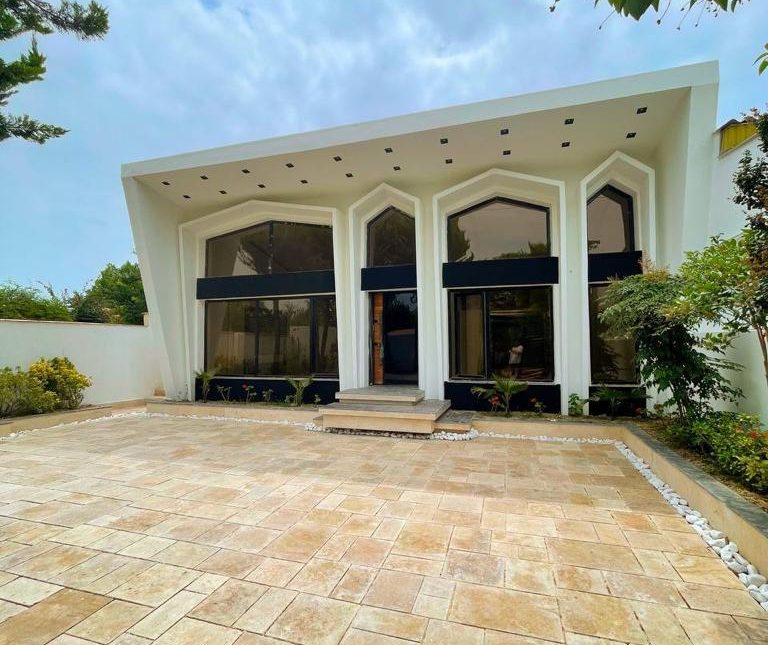 خرید ویلا نما کلاسیک 260 متری شهرک برند محدوده شهری | 260 متر