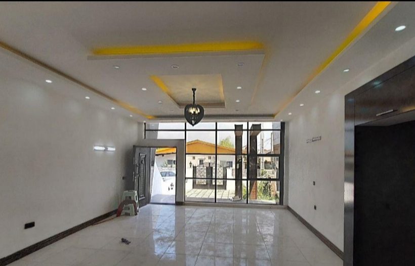 فروش ویلا نما مدرن شهرکی با نگهبان 24 ساعت | 250 متر