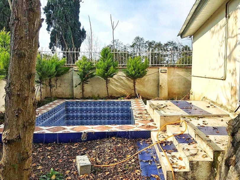 خرید ویلا نیم پیلوت نما رومی استخر دار با سند | ۳۰۰ متر