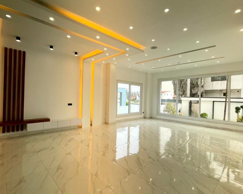 خرید ویلا مدرن 450 متری سند دار واقع در دامنه جنگل | ۴۵۰ متر