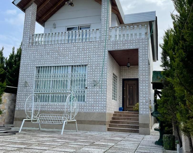 خرید ویلا 270 متری شهرکی مبله سند دار | 270 متر