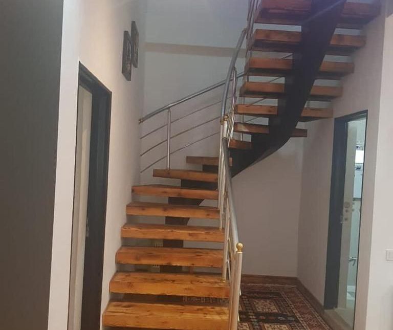 خرید ویلا 270 متری شهرکی مبله سند دار | 270 متر