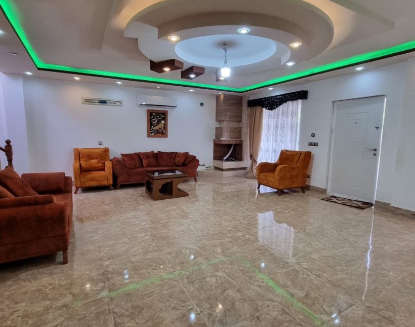خرید ویلا 320 متری شهرکی نزدیک به جاده | 320 متر