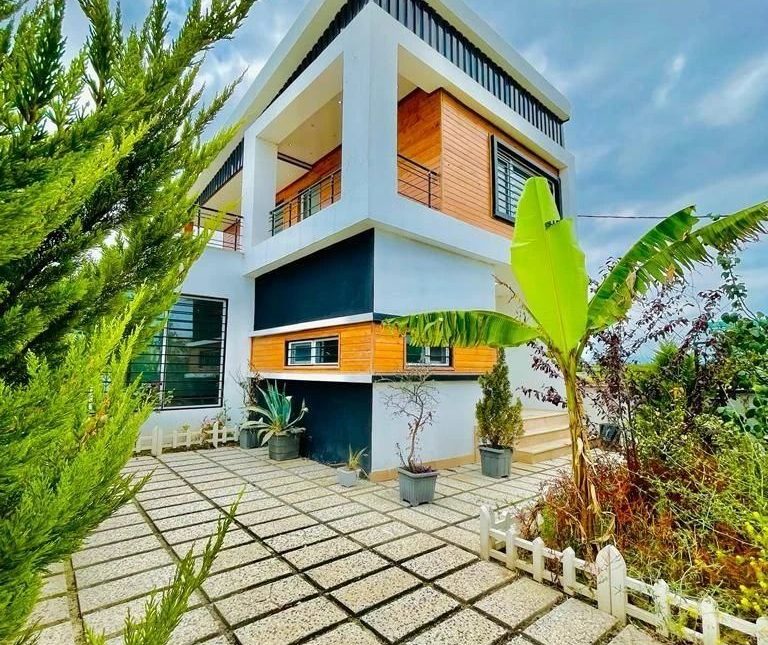 خرید ویلا 380 متری نما مدرن داخل بافت | 380 متر
