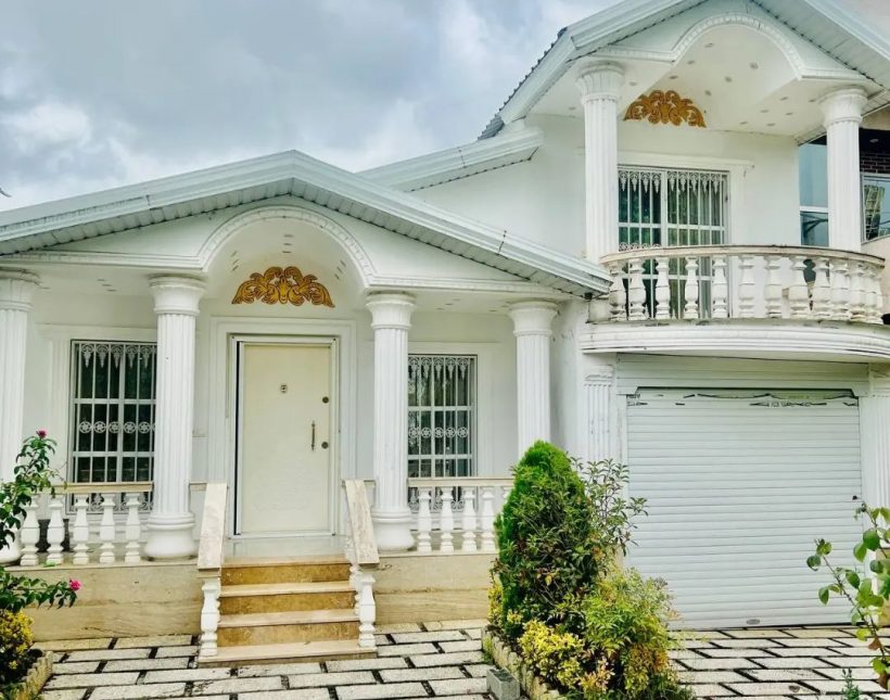 فروش ویلا نیم پیلوت 250 متری نما رومی سند دار | 250 متر