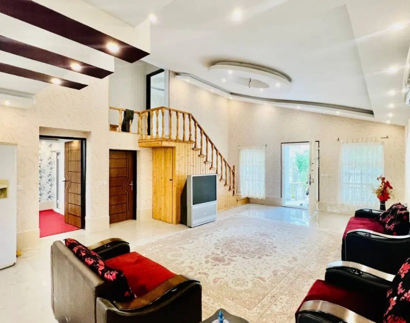 فروش ویلا نیم پیلوت 250 متری نما رومی سند دار | 250 متر