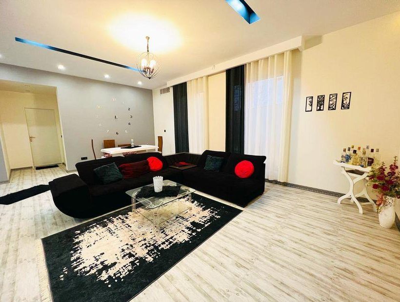 فروش ویلا فلت استخر دار با سند تک برگ | 340 متر