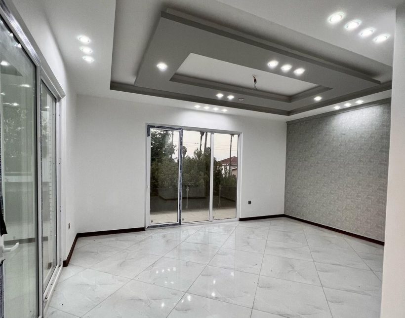 خرید ویلا نوساز شهرکی استخر دار مهندسی ساز | ۳۵۰ متر