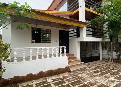 خرید ویلا شهرکی 140 متر بنا نیم پیلوت سند دار | 300 متر