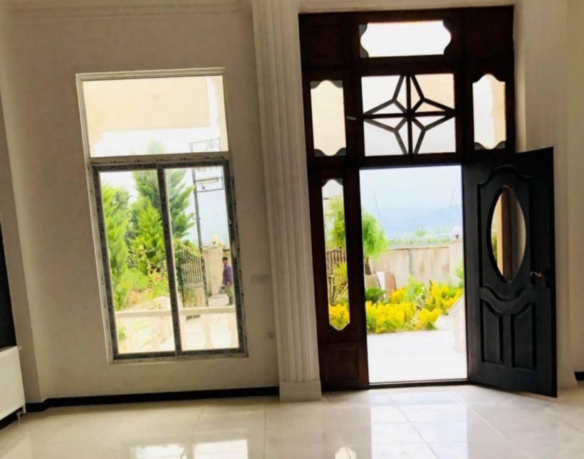 خرید ویلا رومی 350 متری شهرکی نزدیک دریاچه | ۳۵۰ متر