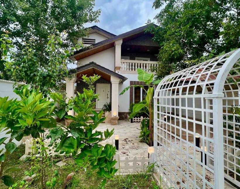 ویلا باغ نما انگلیسی 350 متری مبله کامل شهرکی | ۳۵۰ متر