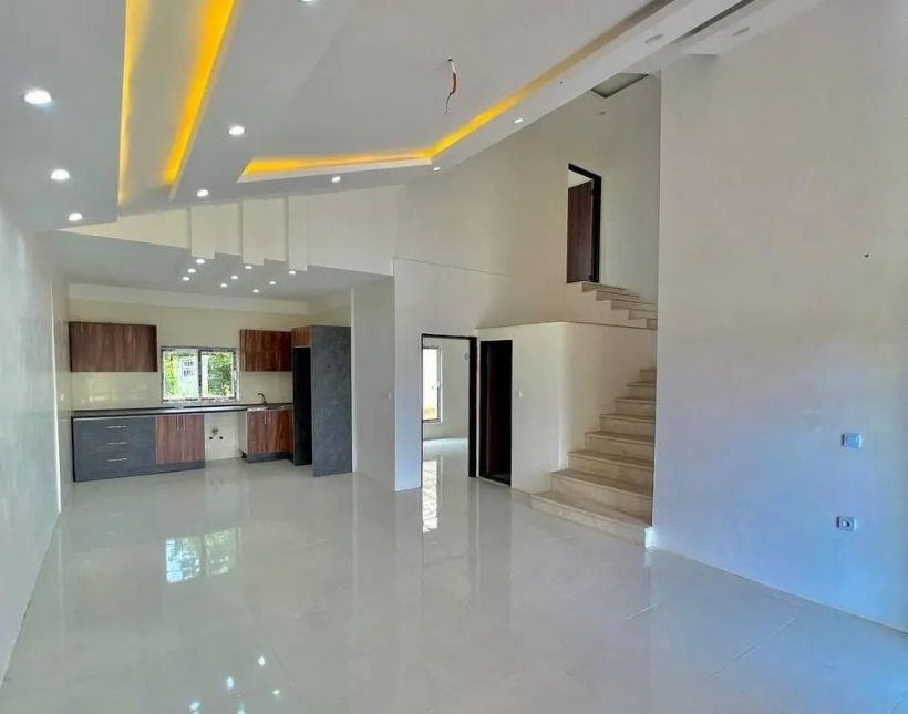 ویلا نیم پیلوت 250 متری شهرکی جفت جنگل سند شش دانگ | ۲۵۰ متر