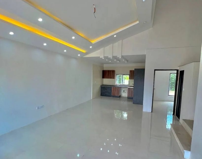 ویلا نیم پیلوت 250 متری شهرکی جفت جنگل سند شش دانگ | ۲۵۰ متر