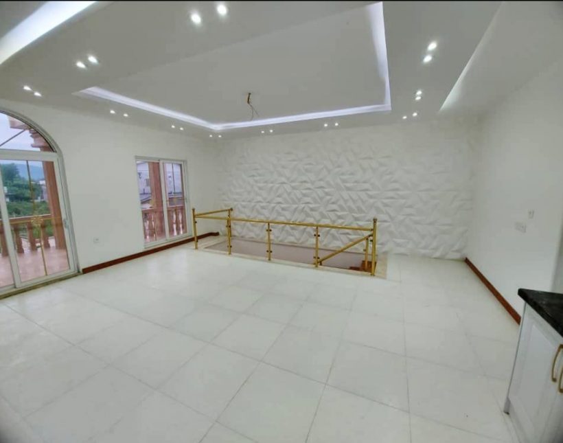 کاخ ویلای 300 متری با ویوی ابدی بالا دست جاده | ۳۰۰ متر
