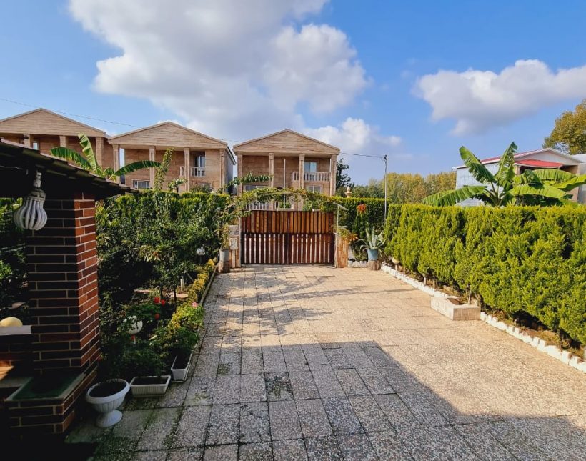 ویلا باغ مدرن نما رومی سند تک برگ | 250 متر
