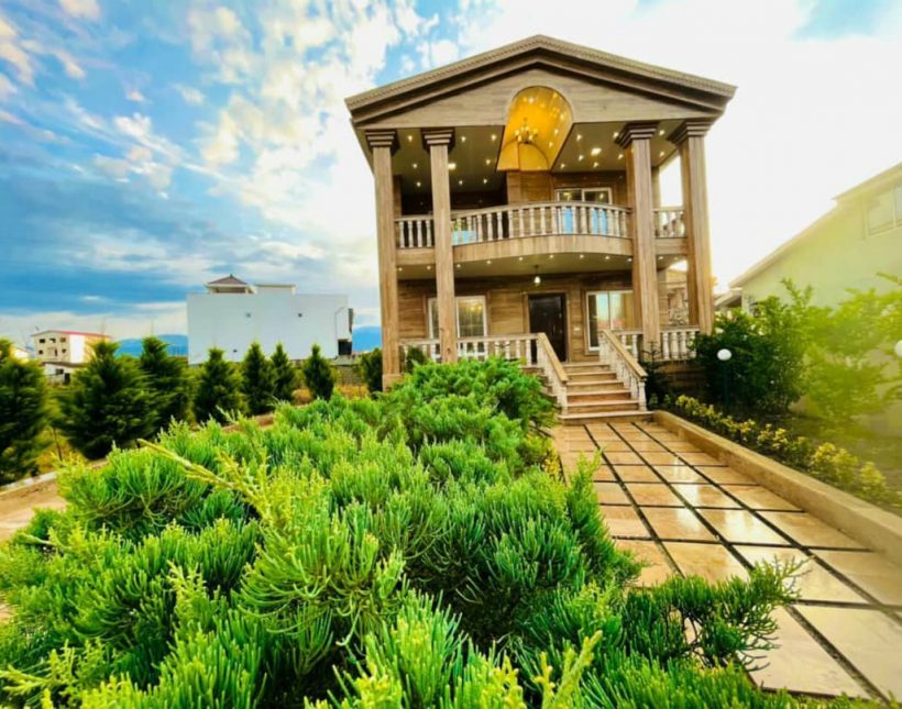 ویلا کاخ نما سنگ با حیاط سازی سرسبز | 340 متر
