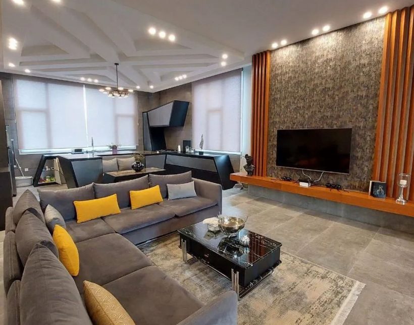 فروش ویلا باغ نما مدرن با طراحی عالی حیاط سازی سرسبز | 370 متر