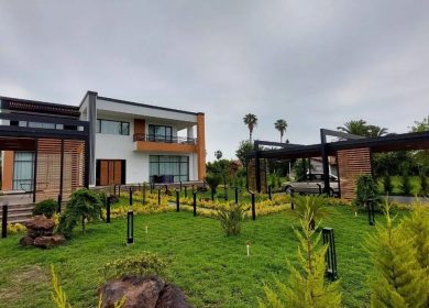 فروش ویلا باغ نما مدرن با طراحی عالی حیاط سازی سرسبز | 370 متر
