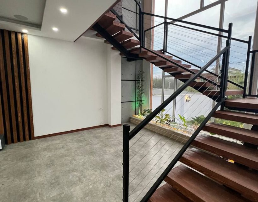 خرید ویلا تریپلکس نما مدرن استخر 240 متر زمین | 240 متر