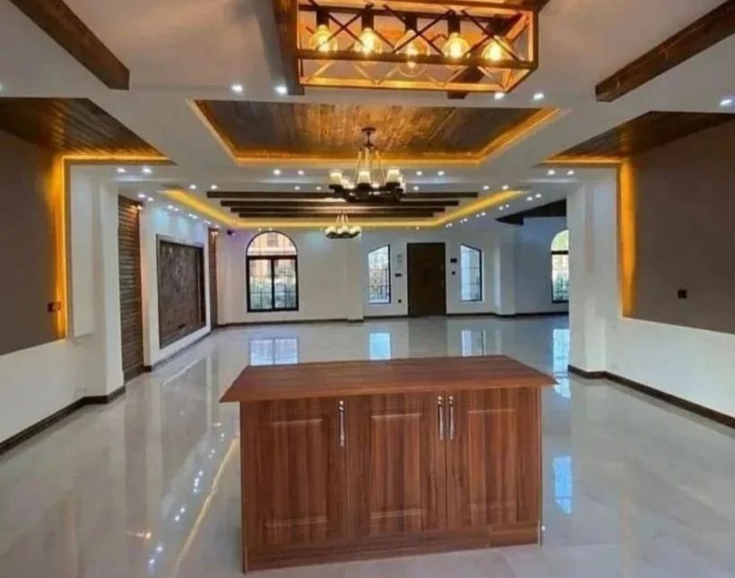 خرید ویلا نما انگلیسی استخر داخل شهرک برند | ۴۰۰ متر