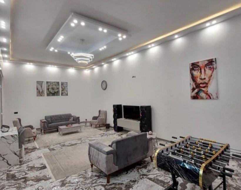 ویلا فلت مدرن 3 خواب فول مبله استخردار شهرک برند آپادانا | ۳۰۰ متر