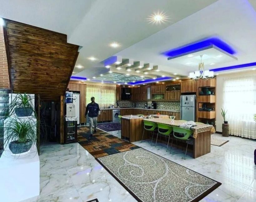 خرید ویلا عمارت نما سنگ ۵۰۰ متری حیاط سرسبز | 500 متر