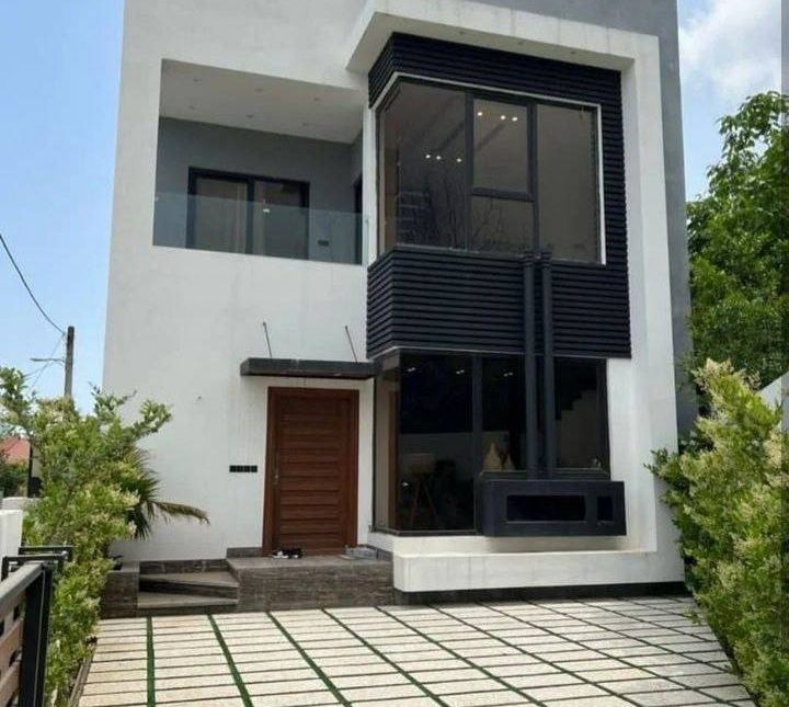 ویلا با ۳۰۰ متر زمین و مبلمان شیک | ۳۰۰ متر