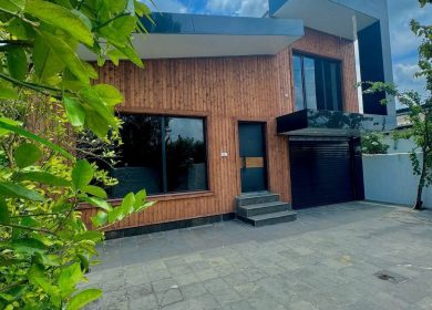 خرید ویلا نما چوب سند دار با ۱۴۰متر بنا | ۲۴۵ متر