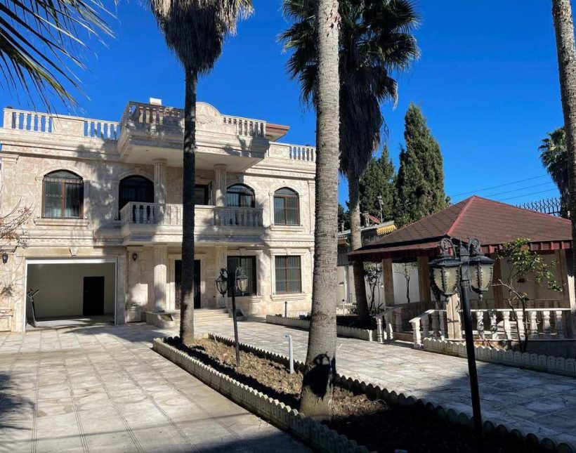 خرید ویلا کاخ نما سنگ ۴ خواب شهرکی | ۳۲۰ متر