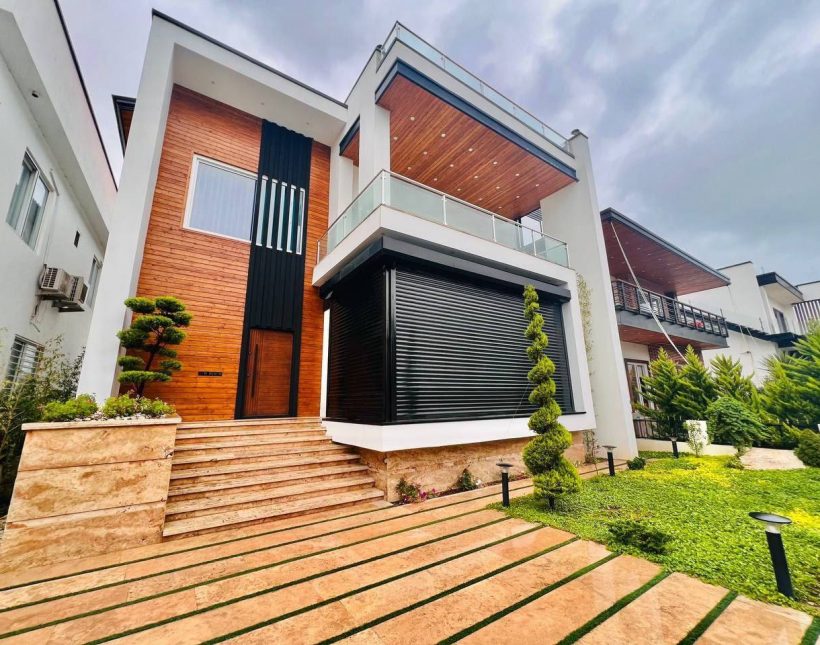 خرید ویلا مدرن با ۲۰۰ متر بنا مبله و هوشمند | ۳۲۰ متر