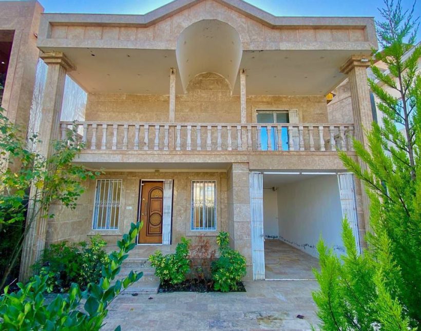 خرید ویلا نما سنگ با ۲۳۰ متر زمین شهرکی | ۲۴۰ متر