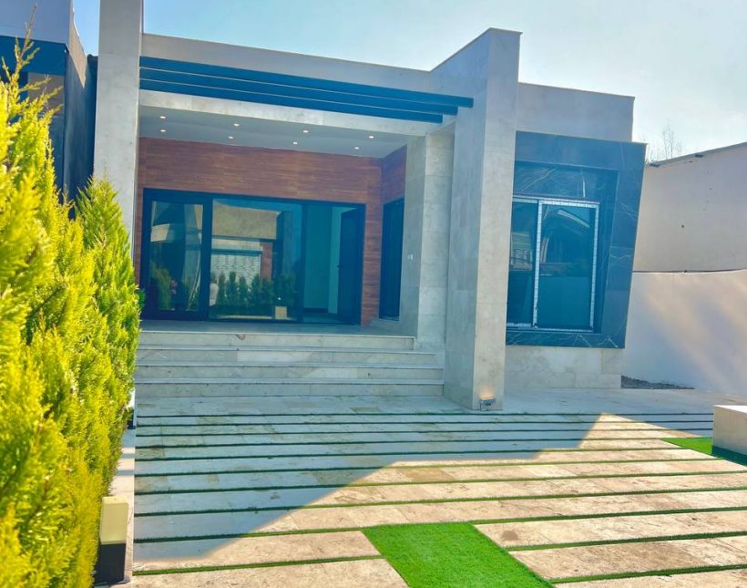 خرید ویلای فلت نوساز با سند تک برگ در شهرک با گیت نگهبانی | ۲۶۰ متر