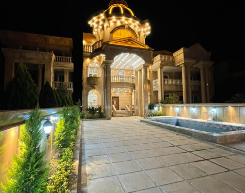 خرید کاخ ویلای شهرکی با استخر ۴ فصل در دامنه جنگل | ۴۵۰ متر