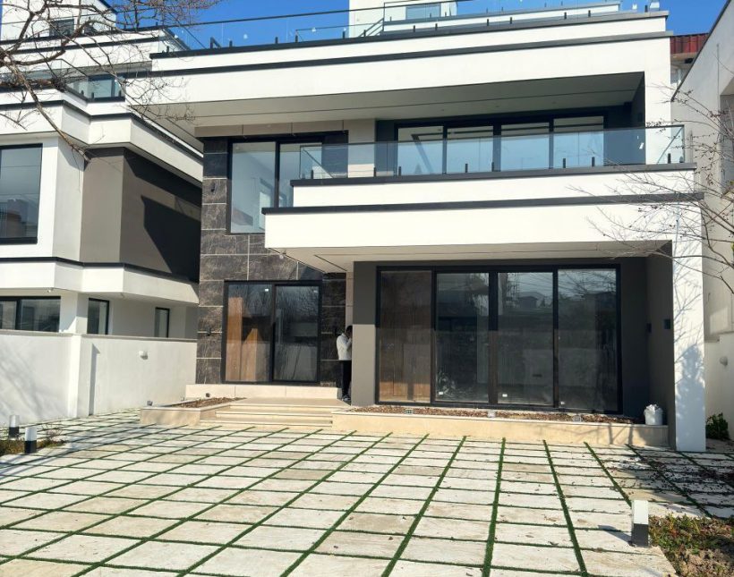 مازندران ویلاتمام هشمندتریبلکس۴خواب،باروف،سندتک برگ | ۴۰۳ متر