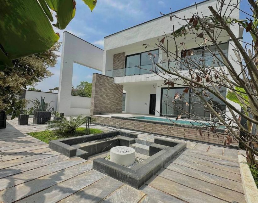 عمارت ۴۰۰ متری استخر دار شهرک لوکس | ۴۰۰ متر