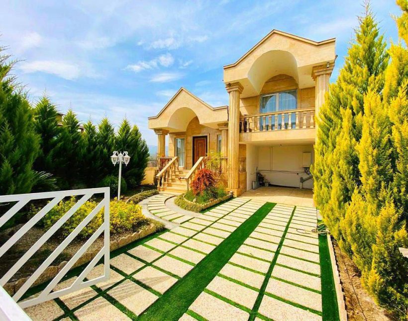 خرید ویلا با ۳۰۰ متر زمین با لوکیشن عالی | ۳۰۰ متر