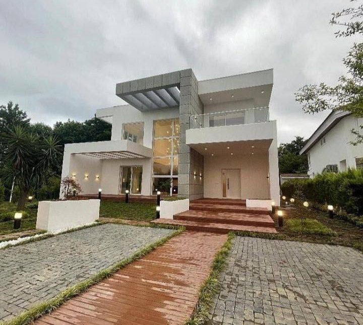 خرید ویلا باغ ۷۰۰ متری استخر دار نزدیک جنگل | ۷۰۰ متر