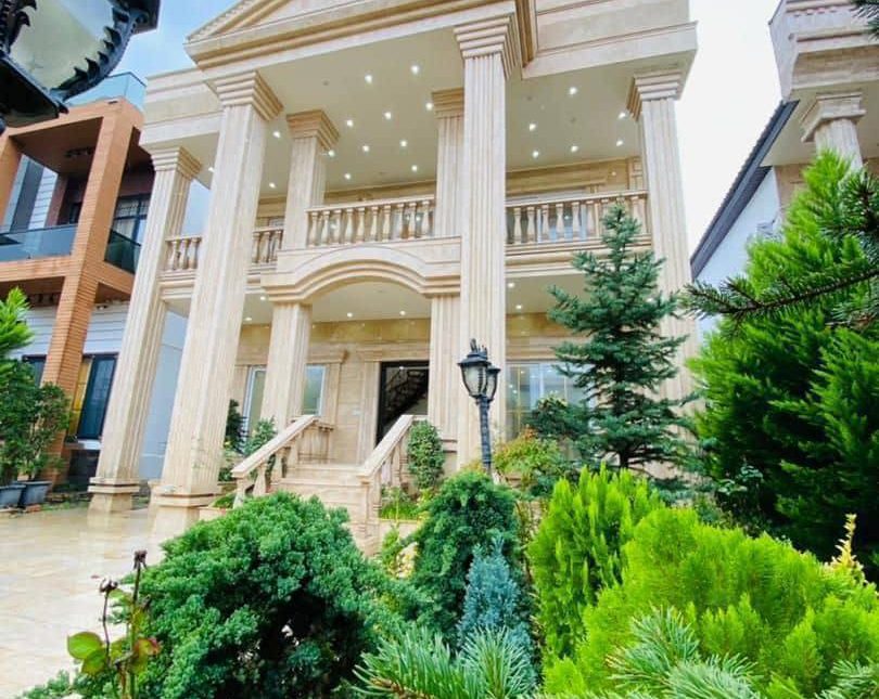 خرید ویلا نما سنگ ۳۷۰ متر زمین با لوکیشن عالی | ۳۷۰ متر