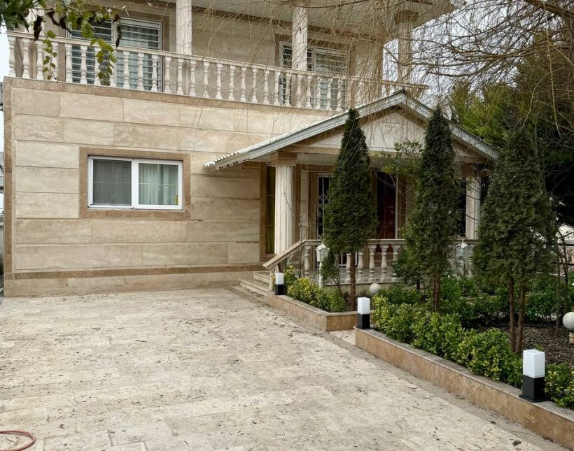 خرید ویلا با ۳۰۰ متر زمین با لوکیشن عالی | ۳۰۰ متر