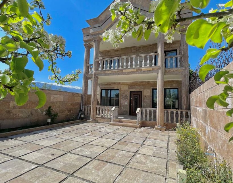 خرید ویلا با ۲۲۰متر زمین استخردار نما سنگ | ۲۲۰ متر