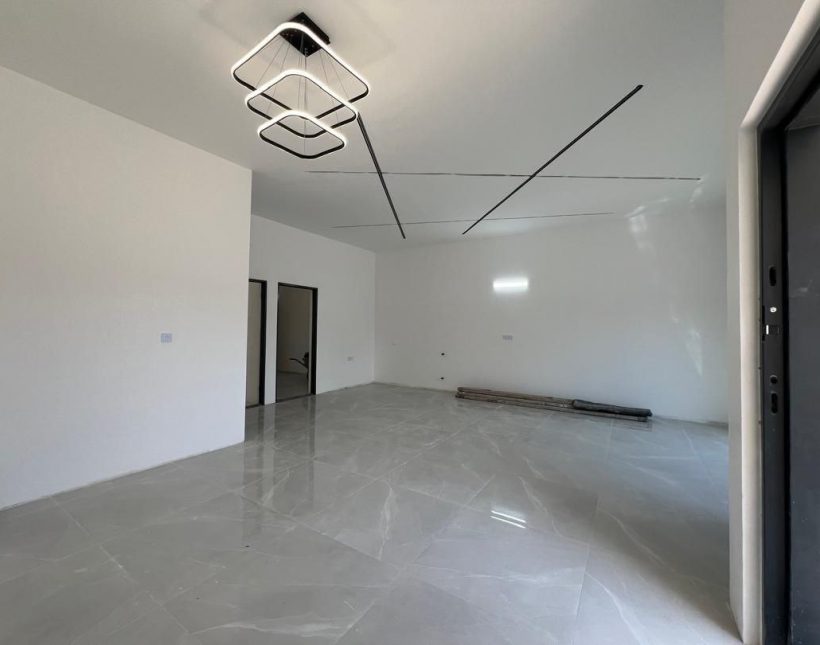 خرید ویلای فلت نوساز حیاط دار در شهرک با نگهبانی نزدیک جنگل | ۱۷۰ متر